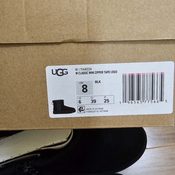 UGG Classic Mini ZipperTape Logo,  size US 8 - Picture 13 of 14